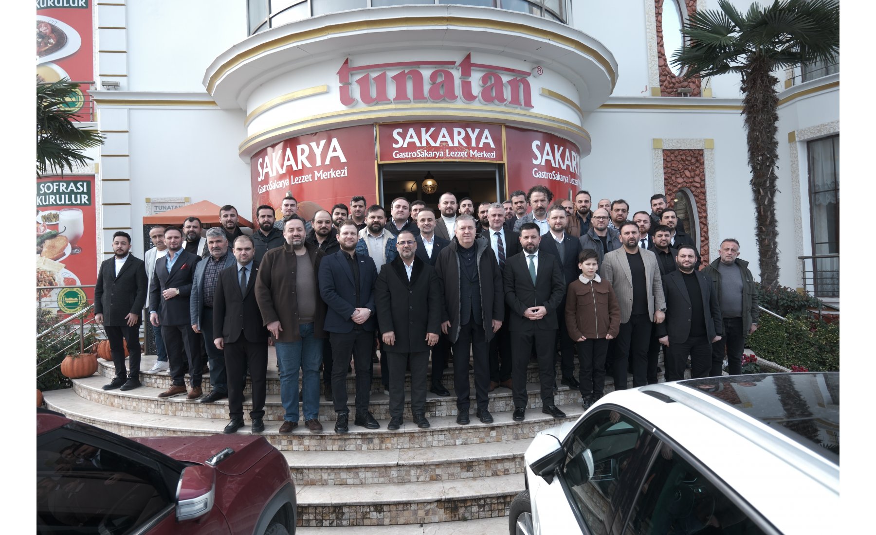 ASRİAD Sakarya İşadamları Derneği tarafından Sakarya’da düzenlenen ekonomi ve vizyon temalı kahvaltı toplantısı, iş dünyası ile siyaset arasındaki güçlü di
