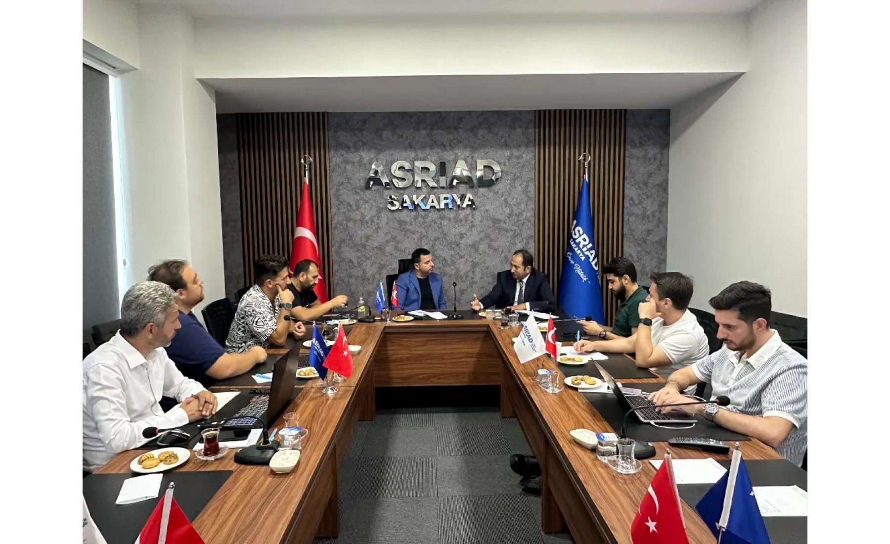 Sakarya Büyükşehir Strateji Daire Başkanı Sn. Veysel Çıplak, Asriad Sakarya Başkanı Sn. Rıdvan Ulusal ve Yönetim Kurulu Üyeleri ile Dijital Dönüşüm Üzerine