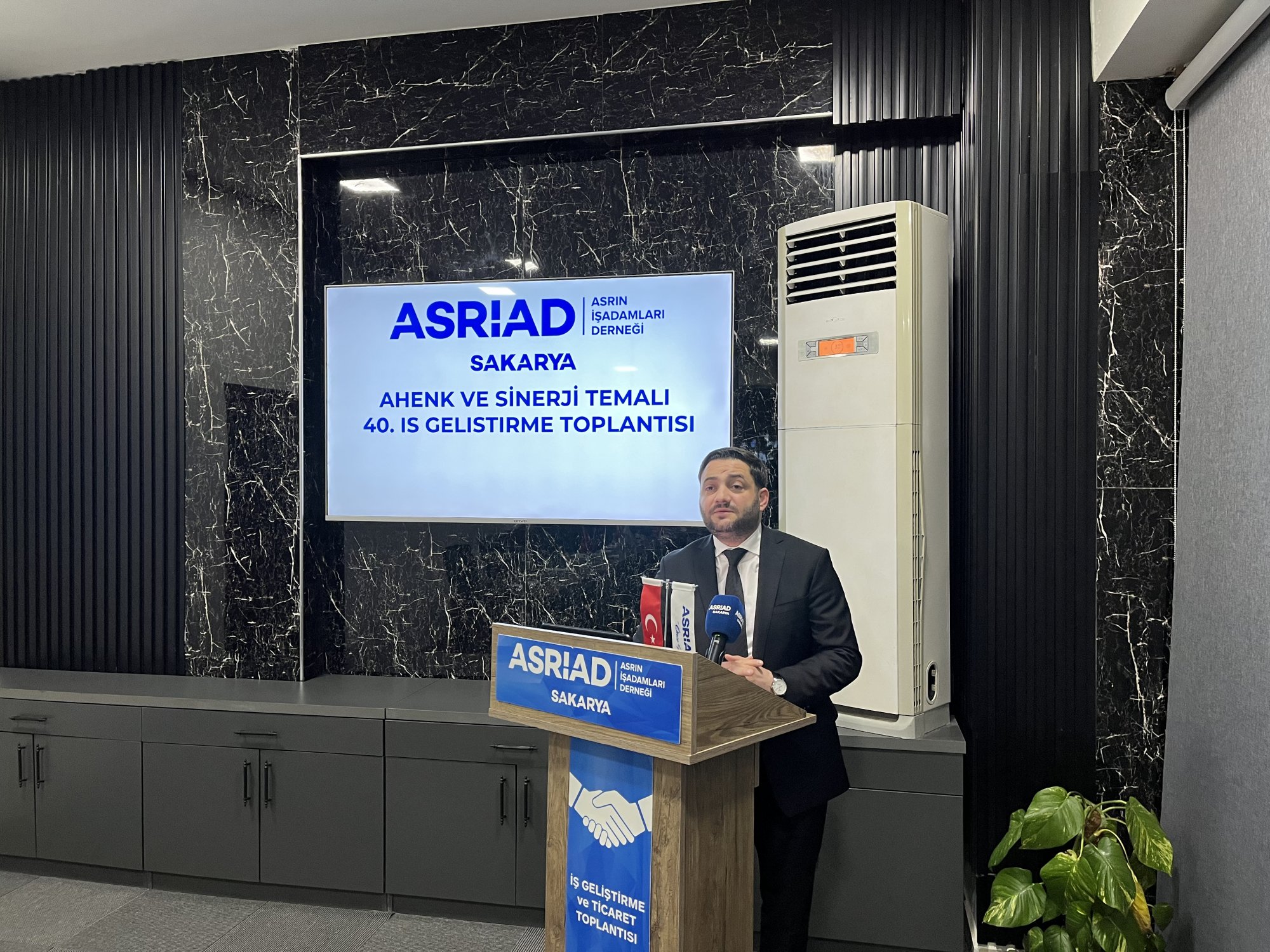 ASRİAD Sakarya 40. İş Geliştirme Toplantısı, dernek binamızda gerçekleştirildi. “Ahenk ve Sinerji” temasıyla düzenlenen toplantı, üyelerimiz arasında iş bi