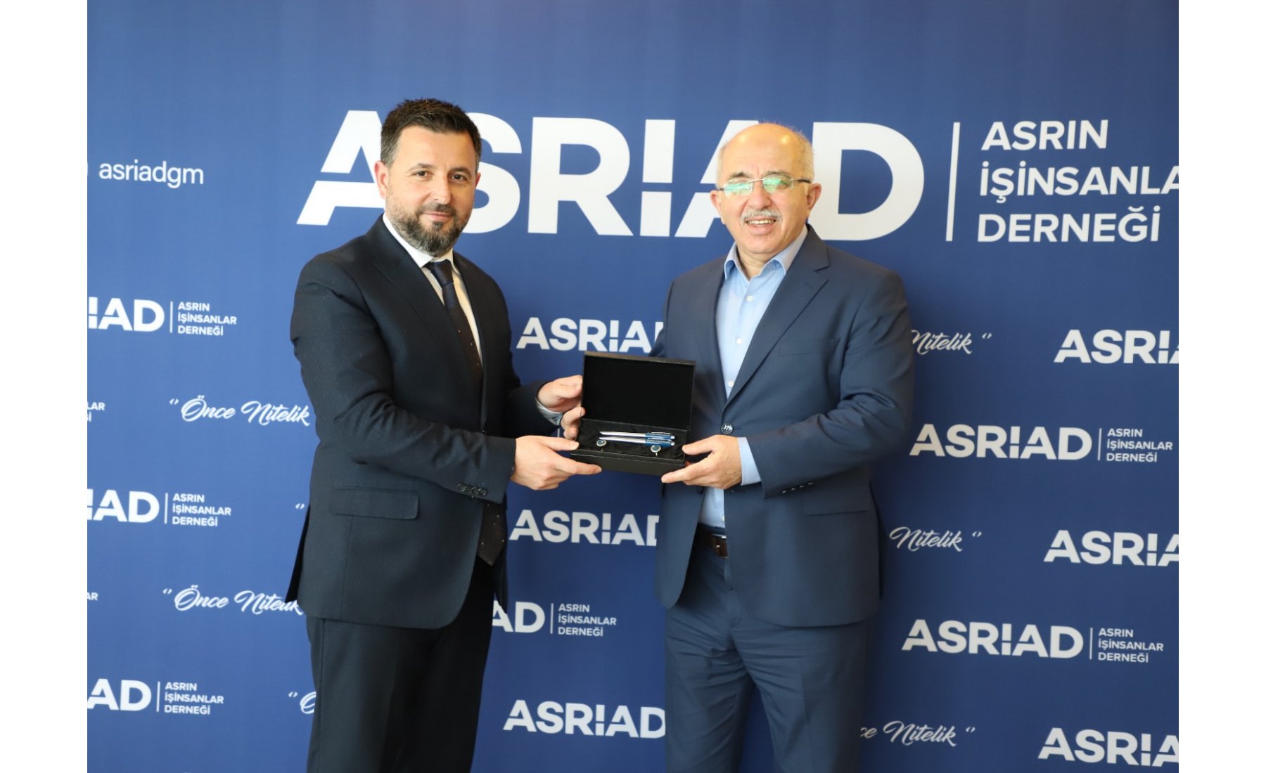 ASRİAD Sakarya Başkanımız Sn. Rıdvan Ulusal ve Yönetim Kurulu Üyelerimiz, ASRİAD Genel Başkanımız Sn. İbrahim Cemil Yıldıza hayırlı olsun ziyaretinde bulu